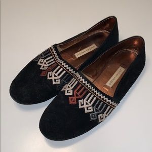 3/$30 Cynthia Vincent Black Embroidered Flats